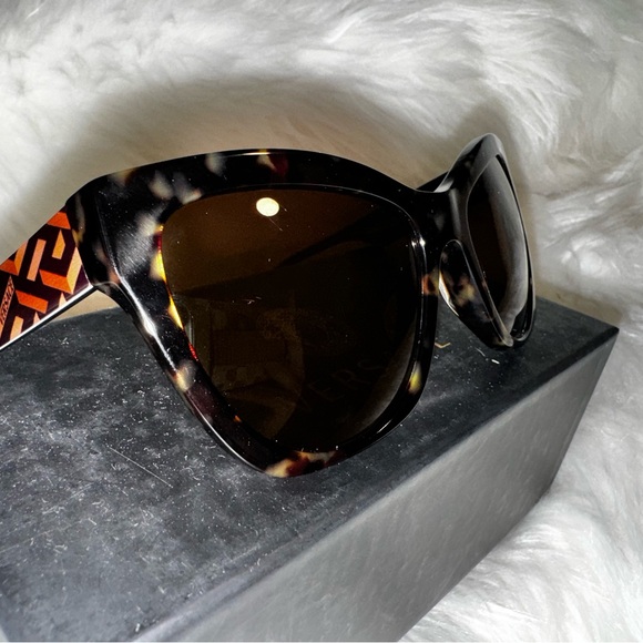 Versace sunglasses - Picture 2 of 4